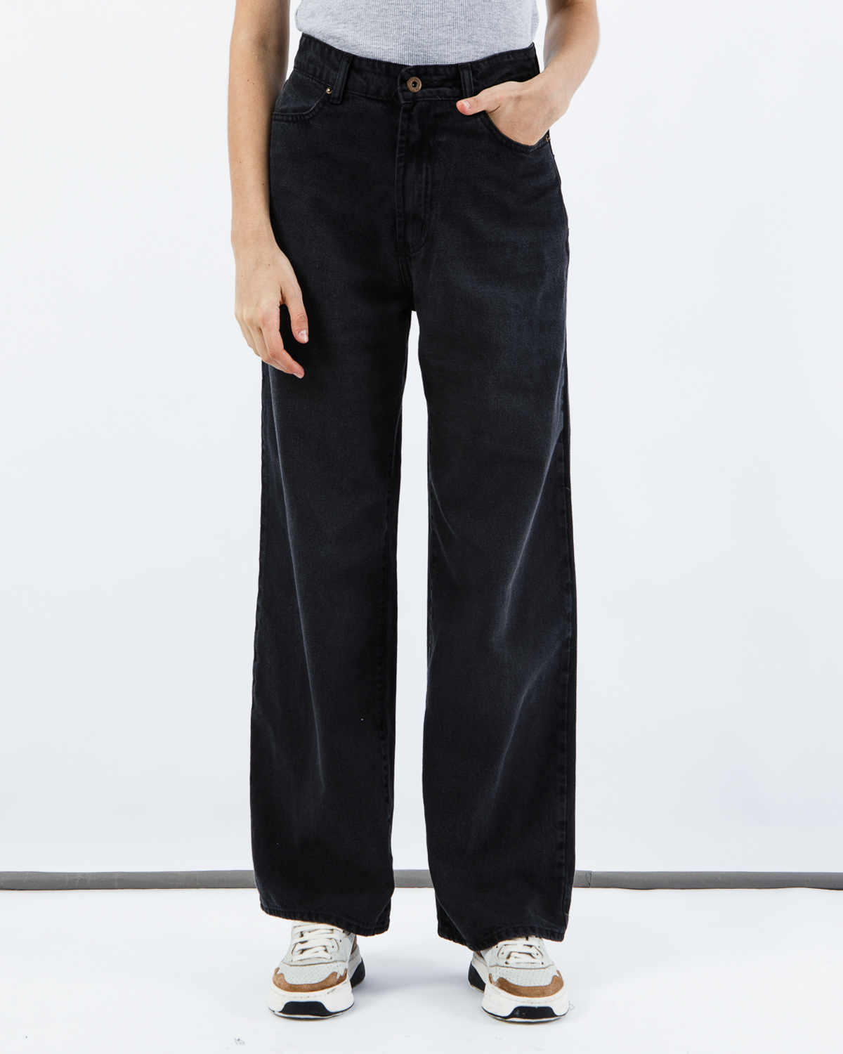 wanama_palazzo-basic-black-tina-jeans_45-01-2023__picture-4549