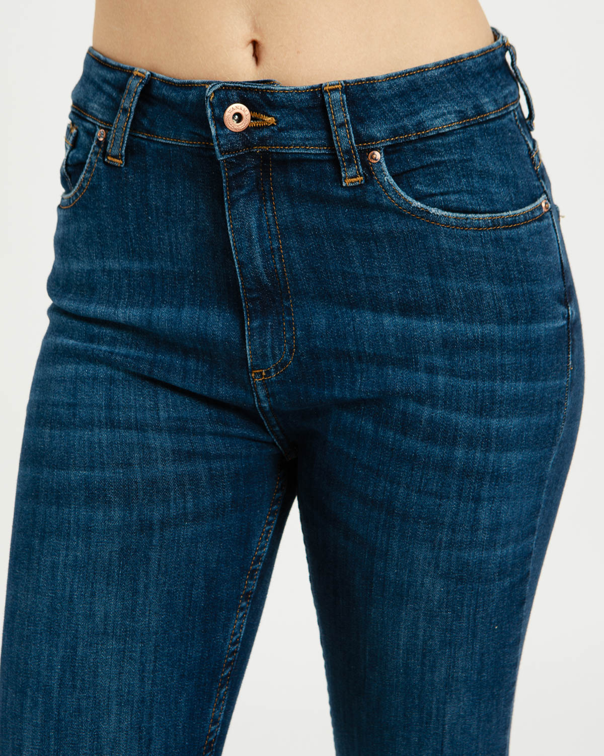 wanama_kaia-taylor-blue-jeans-_31-06-2023__picture-5125