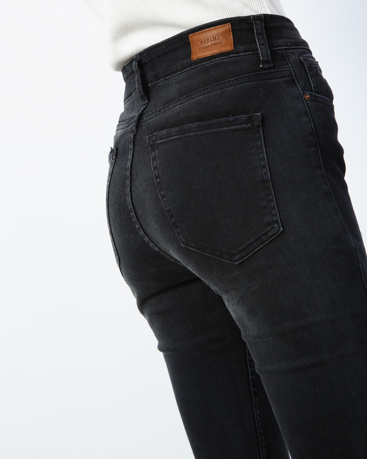 wanama_kaia-taylor-black-jeans-_52-02-2022__picture-7041